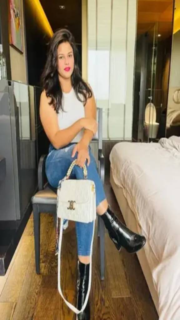Chail call girl service